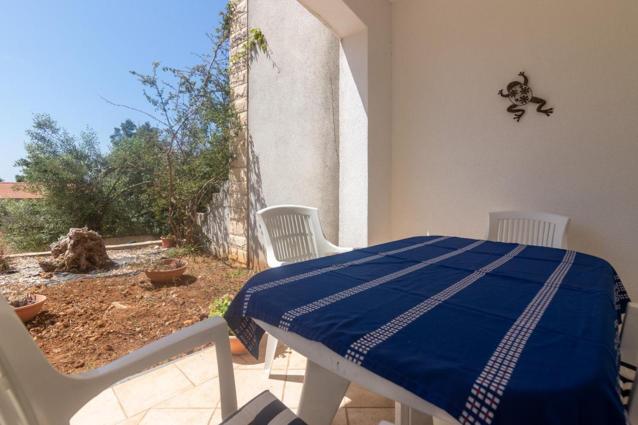 Apartments With A Parking Space Ivan Dolac, Hvar - 15784 Extérieur photo